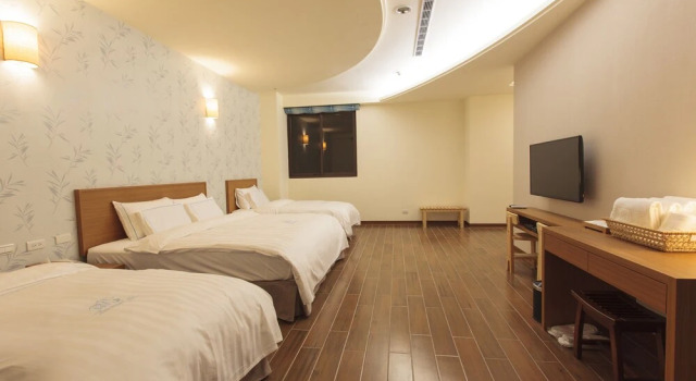 Четырёхместный номер Standard с балконом 兩腳詩集 綠活學旅 Footprint Inn