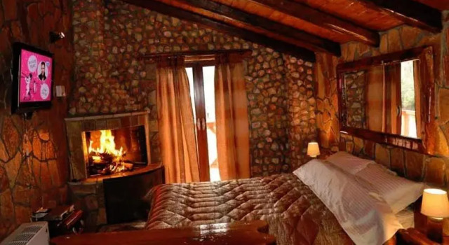 Suites Zachlorou, Prenota Appartamento Kalavrita 