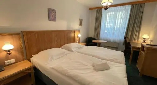 Hotel Ennius, Забронировать Отель Отели и гостиницы Клатови, рядом с White Unicorn Baroque Apothecary, Отель