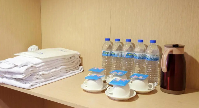 Кровать в общем номере (мужской номер) Chiayi Crown Hotel