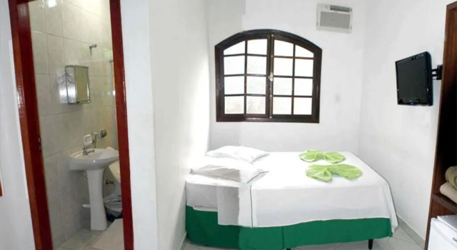 Hotel Chalé São Jorge, Забронировать Отель Отели Апаресида с бассейном, рядом с Aparecida Shopping, Бассейн