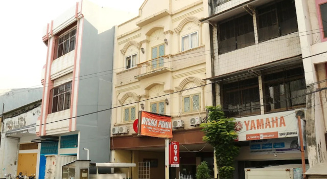 Wisma Prima, Book Hostel Hotels in Sulawesi with Parking, Parking