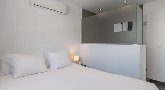 Enjoy Estepona at our Fully equipped 2BR Town House, Beach- 1MIN, Забронировать Отель Эстепона Коста-дель-Соль, рядом с Пляж Рада