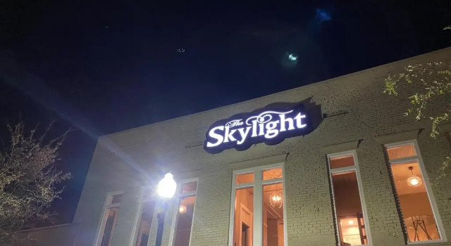 The Skylight, Book Hotel Greenville Mississippi