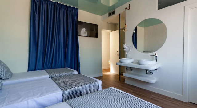 Трёхместный номер Standard с видом на город Hostal Charlotte-Gran Vía