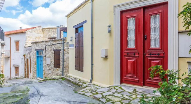 RedBlue Door Two Traditional Listed Houses, Забронировать Отель Отели района Ларнаки с бассейном, Бассейн