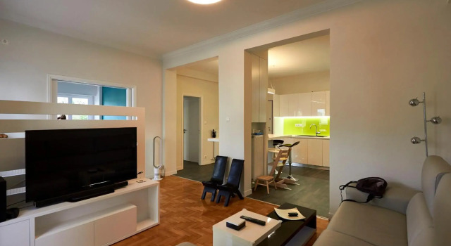 Fully renovated, family-friendly apartment, next to a huge green park, in Athens center