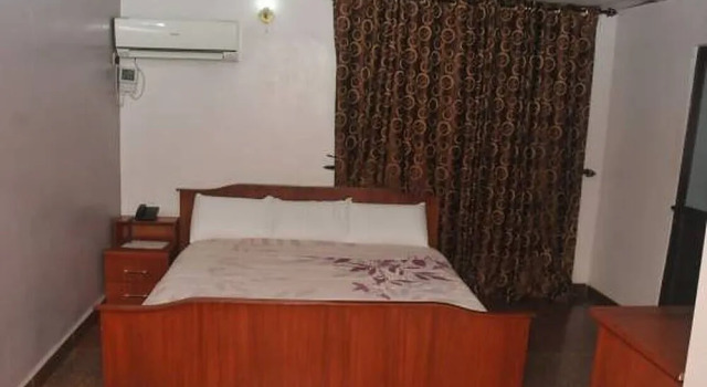 Eeyilobe Guest House