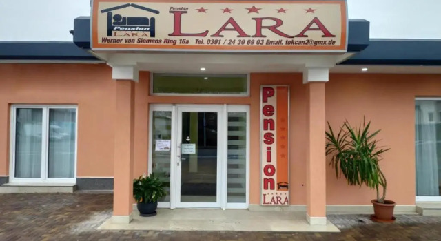 Pension Lara, Prenota Hotel Hotel a Garz con parcheggio, Parcheggio