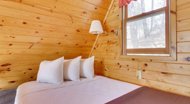 Cozy Keystone Cabin: Hot Tub, 3 Mi to Mt Rushmore!, Забронировать Дом для отпуска Кистон Wind Cave National Park