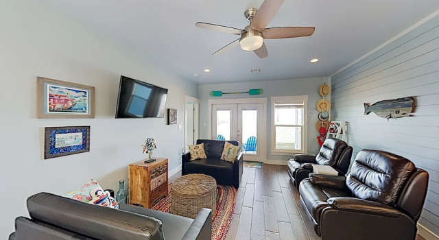 New Listing! Waterfront Copano Bay W/ Pool 2 Bedroom Condo