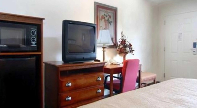 Standard Zimmer Quality Inn Pelham I-65 exit 246
