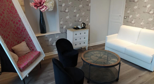 Трёхместный люкс Comfort Logis Hotel Restaurant Le Cheval Blanc