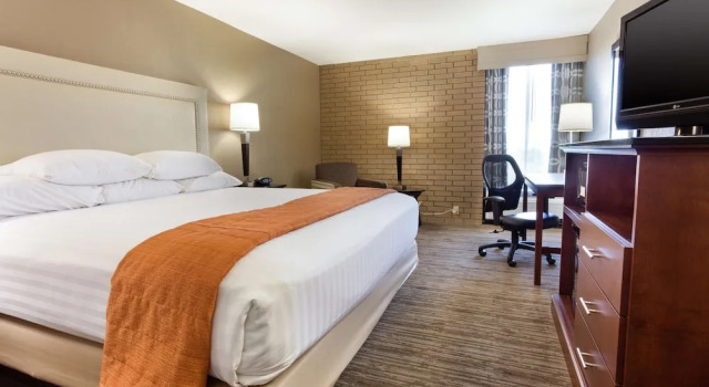 Номер Standard Drury Inn & Suites Kansas City Airport