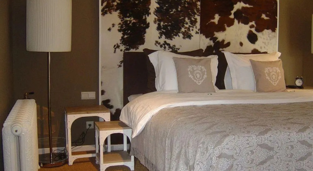 B&B Spaniënhof, Забронировать Отель «постель и завтрак» Отели Лиссевеге с бассейном, рядом с Onze Lieve Vrouw Bezoeking, Бассейн