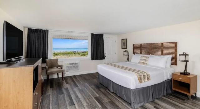 Двухместный номер Standard с балконом и с видом на воду Dune Crest Hotel