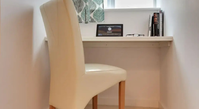 BookedUK - Penthouse 3 Bedroom Apartment
