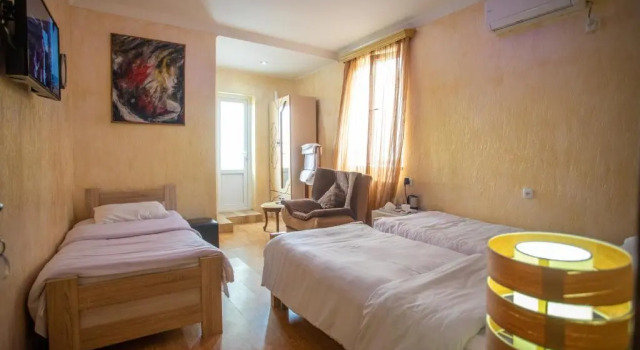 Трёхместный номер Standard с балконом HOTEl MKUDRO