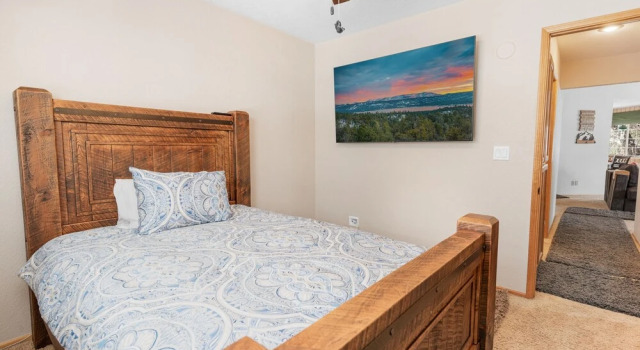 Peniche's Cabin -free Ski/snowboard Rental! -3br/2ba/foosball/wifi/smart Tvs/fenced Yard 3 Bedroom Home, Rezerwuj Hotel Big Bear Lake Stany Zjednoczone