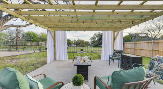 1 Mi to Dtwn Waco! Lovely Home w/ Fire Pit Table, Réserver Hôtel Waco Texas