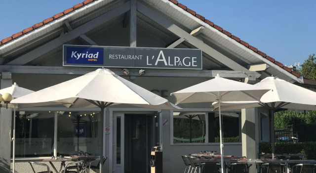 Четырёхместный номер Standard Kyriad Lyon Est - Bron Eurexpo Le Cottage