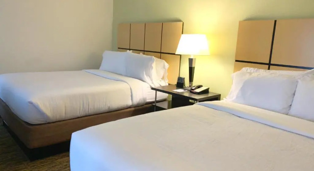 Четырёхместный люкс Candlewood Suites Belle Vernon by IHG