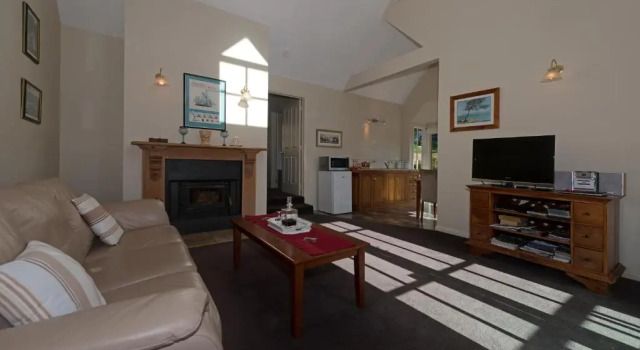 CRABTREE RIVERFRONT COTTAGES Beautiful peaceful location RELAX & ENJOY, Réserver Hôtel Grove 