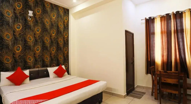Hotel Grapes by OYO Rooms, Varaa Hotelli Rohtak Haryana