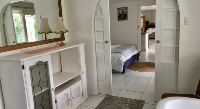 Люкс с видом на бассейн Eumundi Guesthouse and B&B