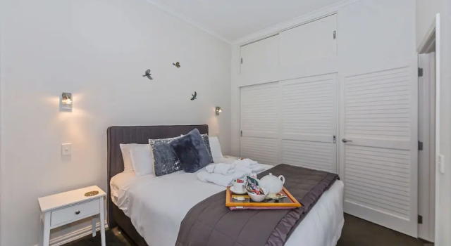 Princes Wharf 1BR Home Away From Home, Забронировать Дом для отпуска Коттеджи Окленда, Коттедж