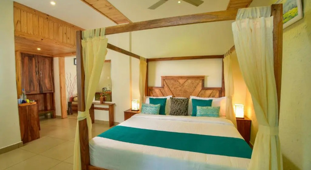 Mistletoe Homestay & Cafe