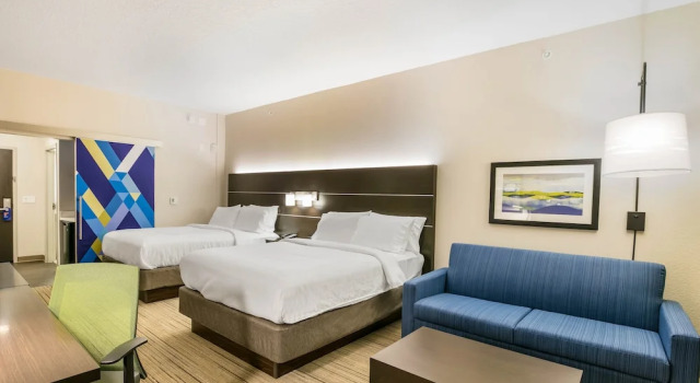 Четырёхместный люкс Holiday Inn Express & Suites Jacksonville - Town Center by IHG
