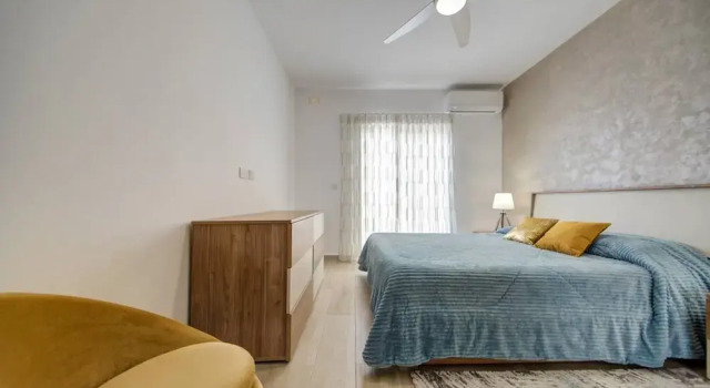 Beautiful 2 BDR Penthouse Near Valletta Sleeps 6, Foglalás Apartman Hamrun Málta