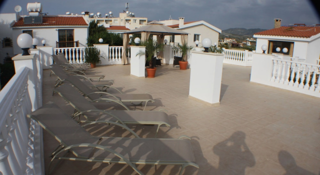 Huge ! Lovely! Private! Villa in The Heart Of Coral Bay! Car Not Essential !