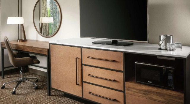 Четырёхместный номер Standard DoubleTree by Hilton Ontario Airport