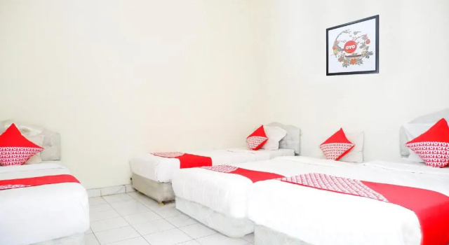 Семейный люкс OYO 1196 Hotel Pura Puspa Rosa