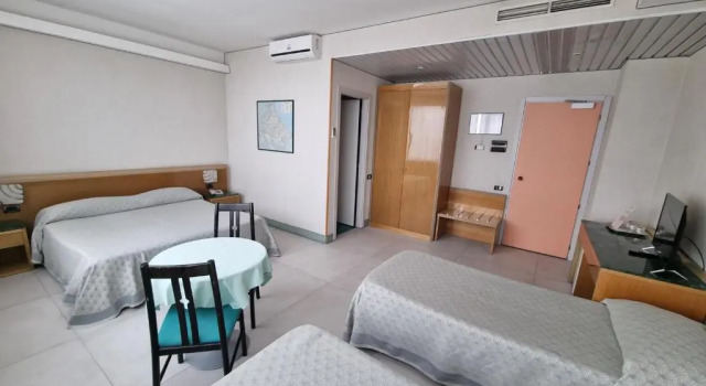 Четырёхместный номер Standard Hotel Thema