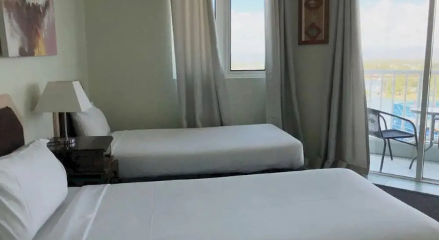 Comfortable 2 Bedroom Apartment With River Views, Забронировать Апартаменты/квартира Серферс-Парадайс Голд-Кост, рядом с LAN SPA
