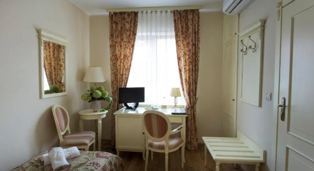 Villa Estera - Hotel & Restauracja