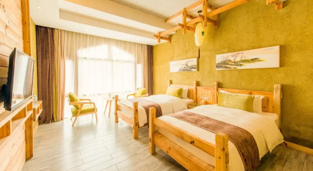 Двухместный номер Standard с видом на реку Floral Hotel Fenghuang Huercaowu