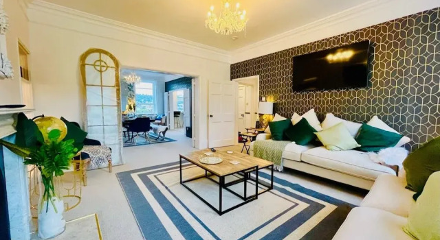 The Paragon Penthouse - Stunning Views over Bath!, Varaa Huoneisto Asunnot kohteessa Merseyside, Huoneisto