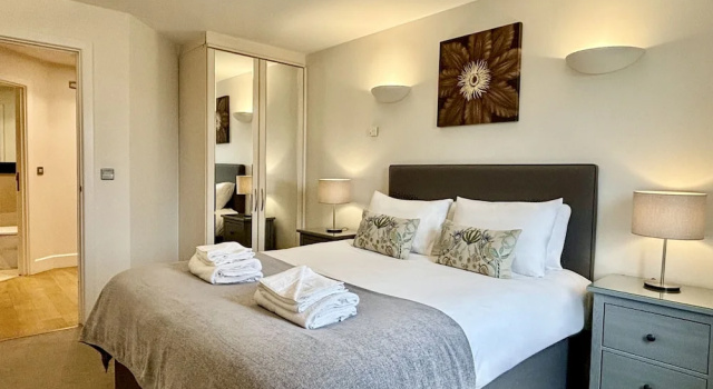 Апартаменты Superior Your Space Apartments - The Hamiltons