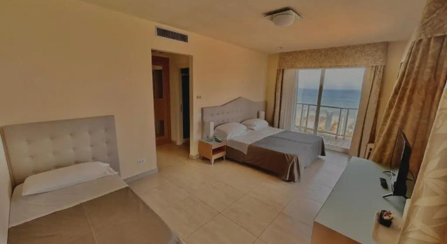 Трёхместный номер Comfort Plus Hotel Adria