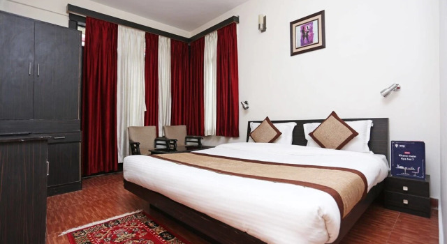 The Raikwals Hotel and Resturant