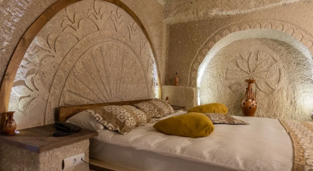 Полулюкс с балконом Elite Cave Suites