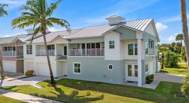 3811 Ocean Beach Blvd, Varaa Lomakoti Hotellit Space Coast pysäköinnillä, Pysäköinti