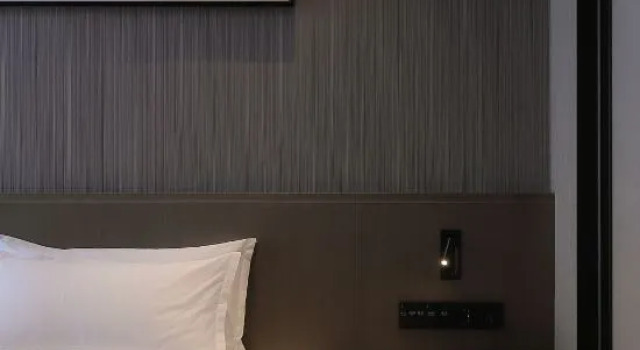 Люкс CNHOL Hotel (Guiyang Penshuichi Jiaxiulou)