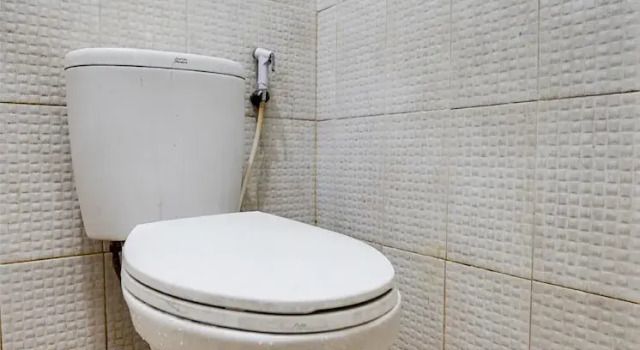 Ekonomiczny dwuosobowy pokój OYO Life 91893 Kost Jeje Syariah