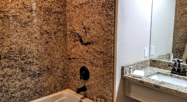 Четырёхместный люкс Superior с видом на поле для гольфа Resort at Eagle Point Golf Club Lodging
