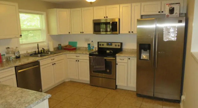 The King Suites - Netflix, Disney, Amzn Video -near ATL Hartsfield Jackson Airport, Book Pension Hoteller i Union City med parkering, Parkering